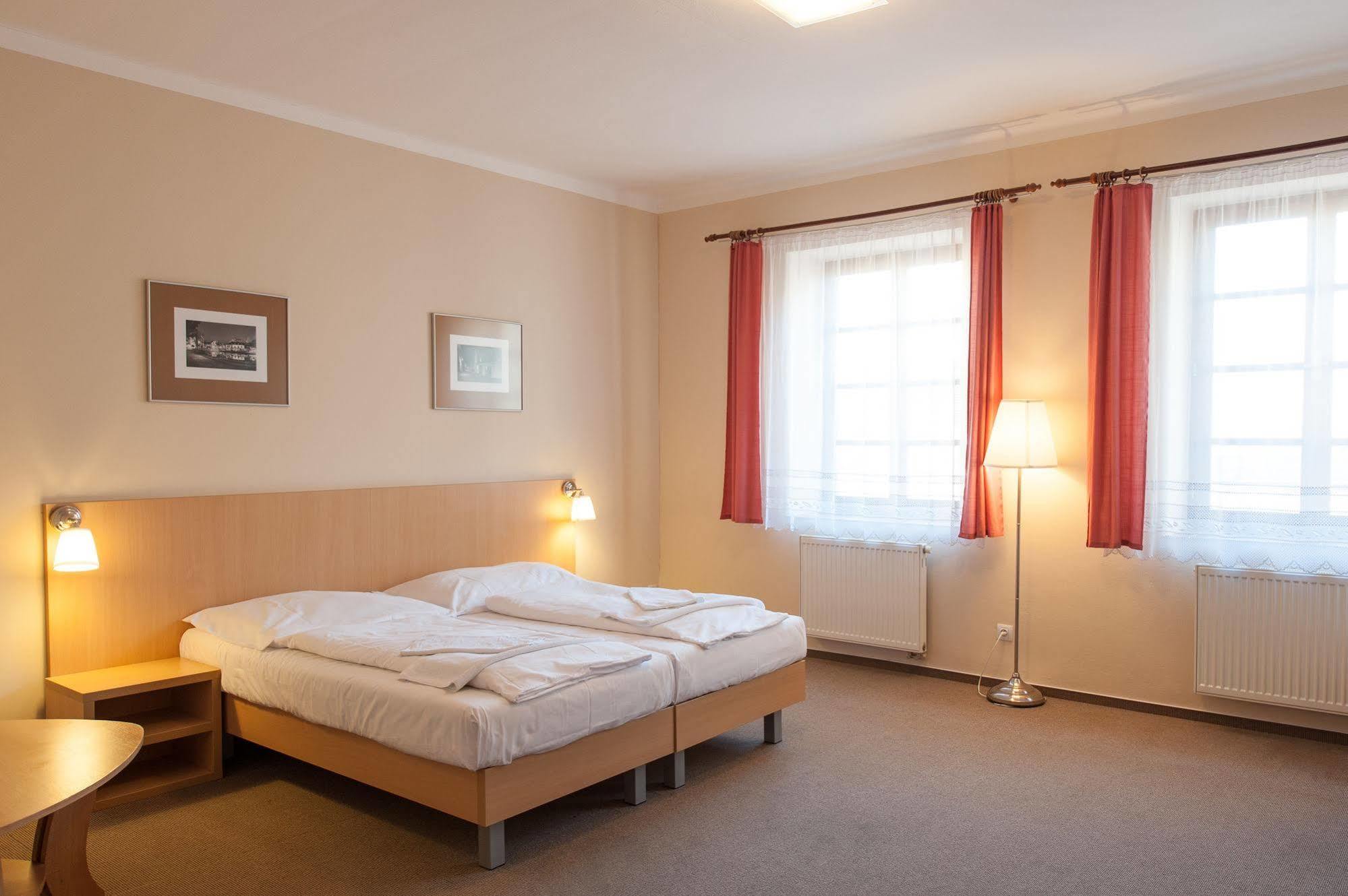 Hotel V Centru Ceske Budejovice Eksteriør billede