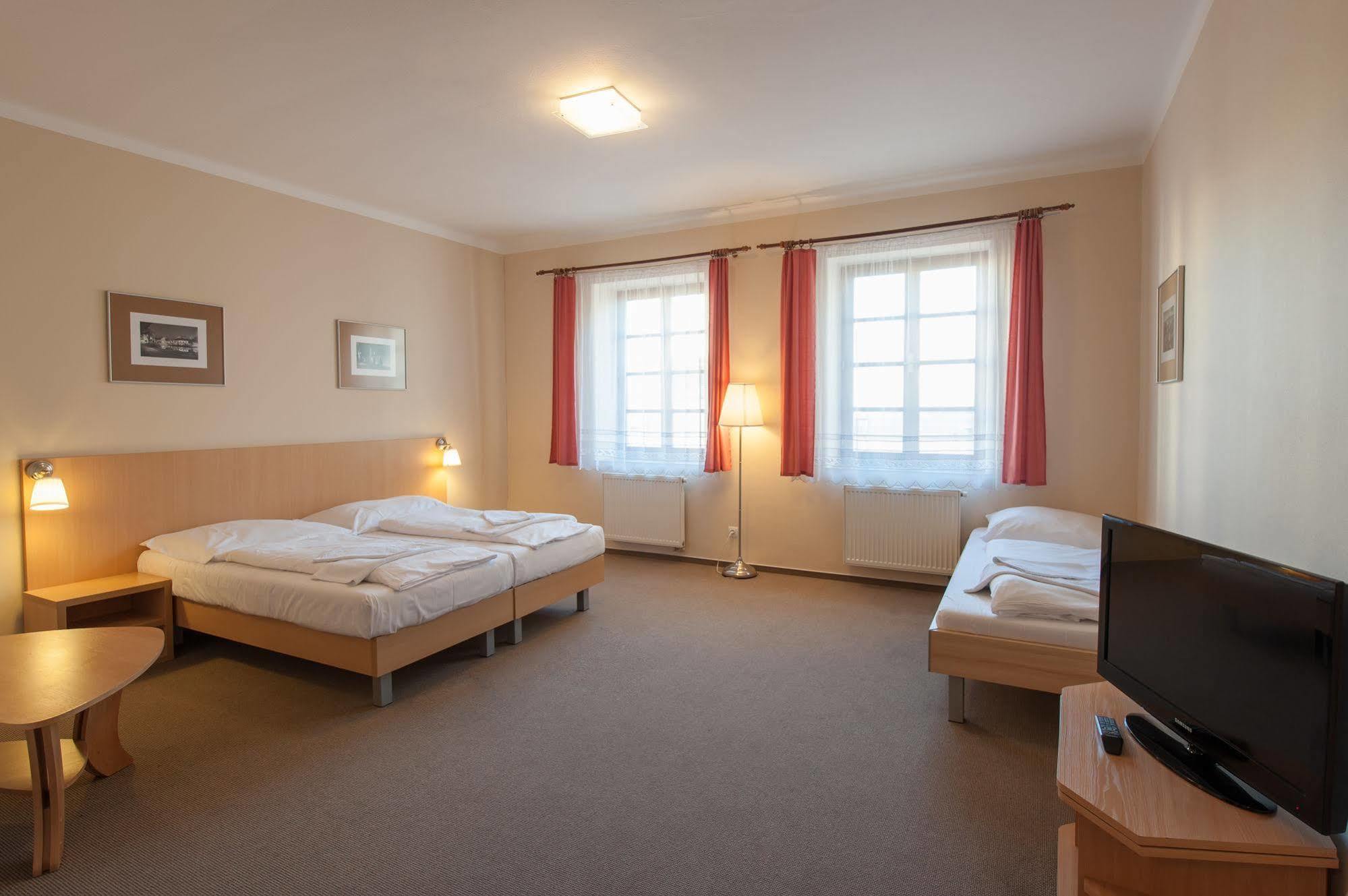 Hotel V Centru Ceske Budejovice Eksteriør billede